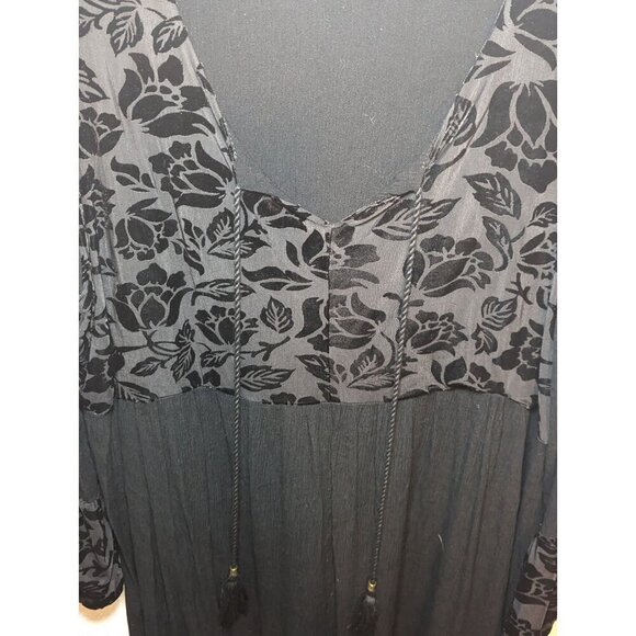 Artesia Women's Size XL Black Velvet Flare Arm Knee Length Dress Long Sleeve - Picture 4 of 15